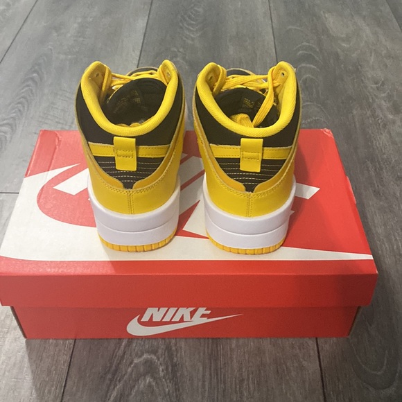 WMNS NIKE DUNK HIGH UP - Picture 9 of 11